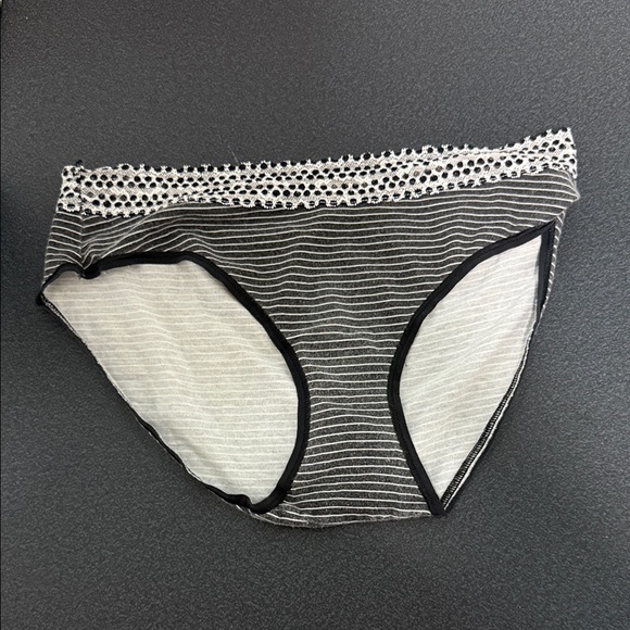Victoria's Secret Black and White Striped Panties 2015 - Picture 1 of 2